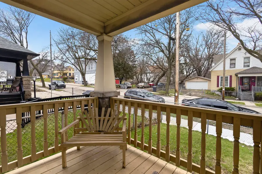 127 W Ring St, Milwaukee, WI 53212 - #3