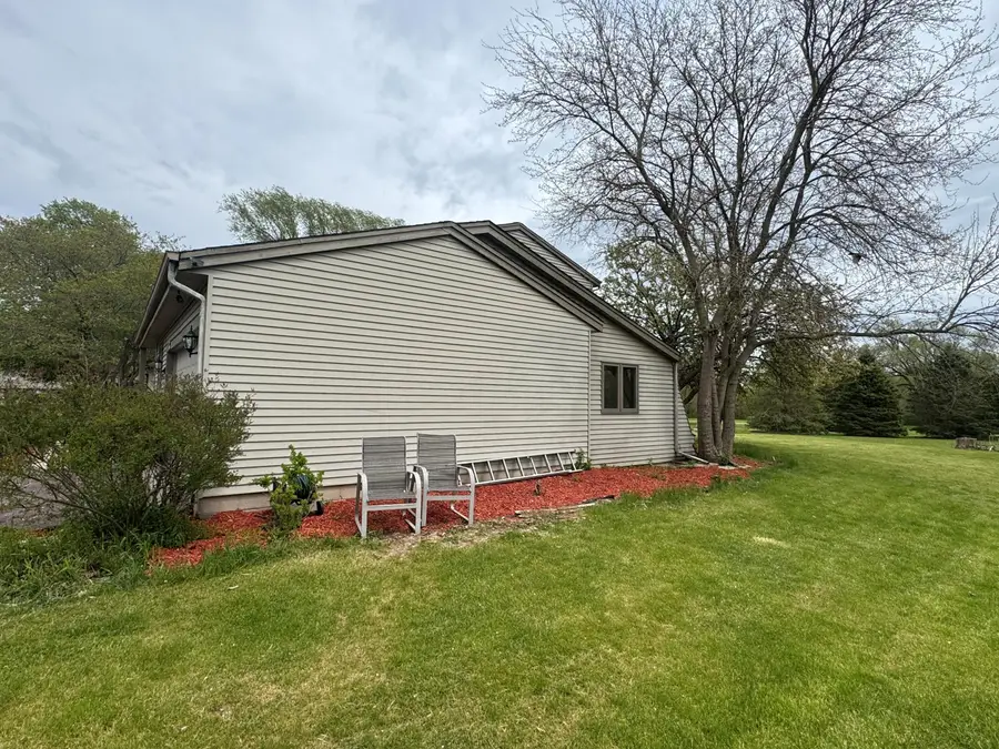 W354N5766 Lisbon Rd, Oconomowoc, WI 53066 - #2