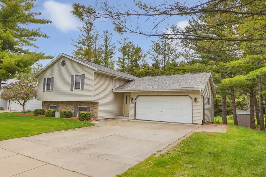 W200N16500 Pine Dr, Jackson, WI 53037 - #2