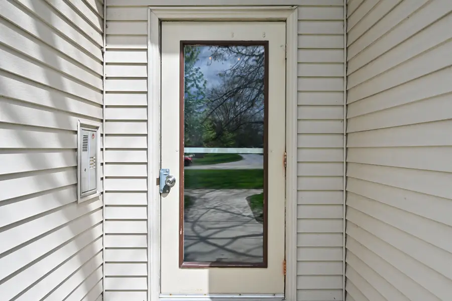 1684 S Carriage Ln, New Berlin, WI 53151 - #2