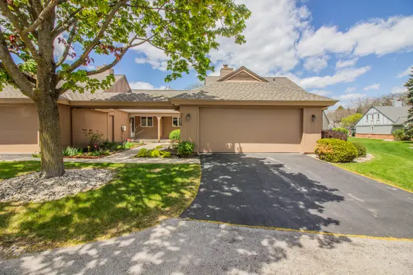 2114 W Norfolk Ct, Mequon, WI 53092