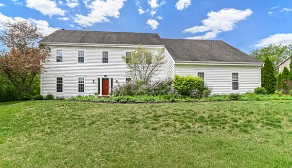 1706 Boulder Ct, Waukesha, WI 53189