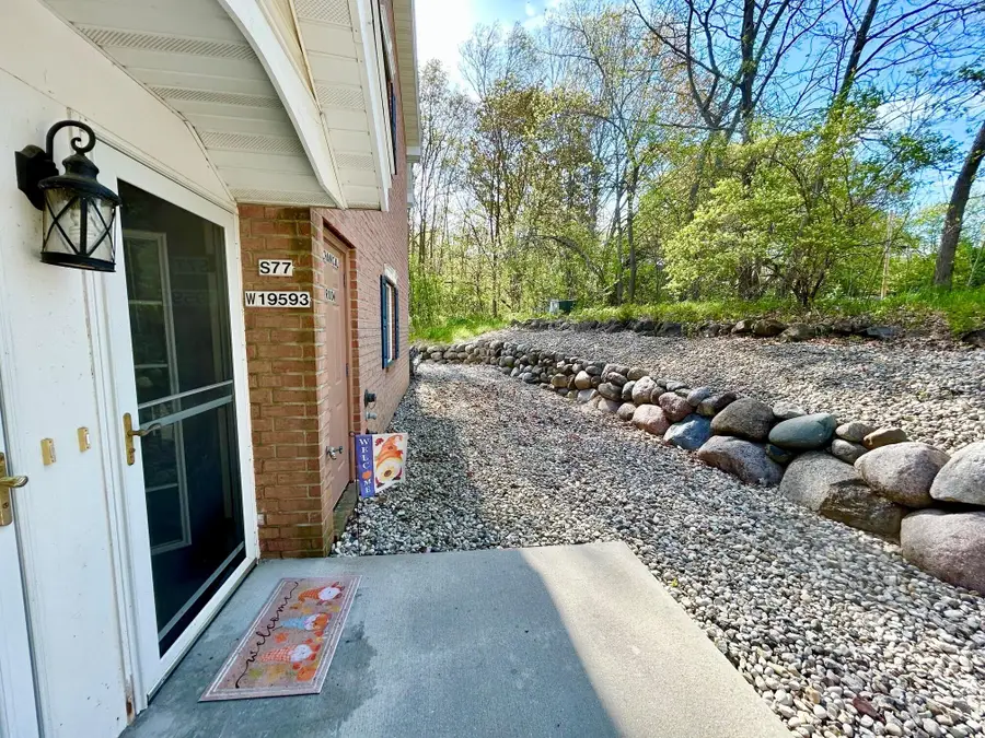 S77W19593 Lakewood Dr, Muskego, WI 53150 - #2