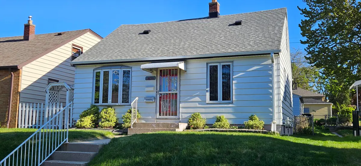 3655 E Lunham Ave, Cudahy, WI 53110 - #1