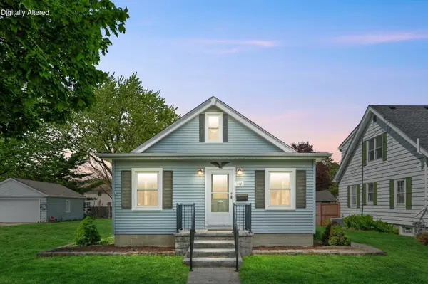 118 W Roberta Ave, Waukesha, WI 53186