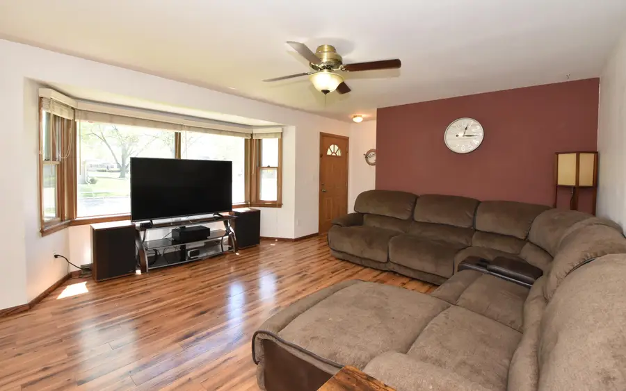 1526 Greenway Ter, Waukesha, WI 53186 - #2
