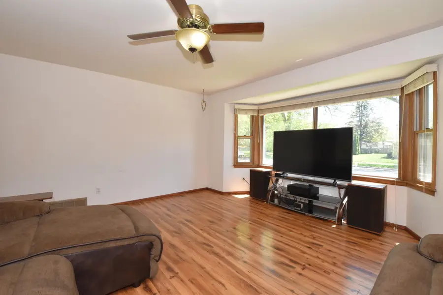 1526 Greenway Ter, Waukesha, WI 53186 - #3