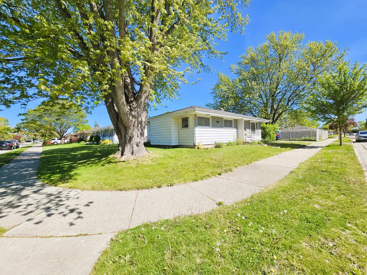 3605 Spruce St, Racine, WI 53403 - #1