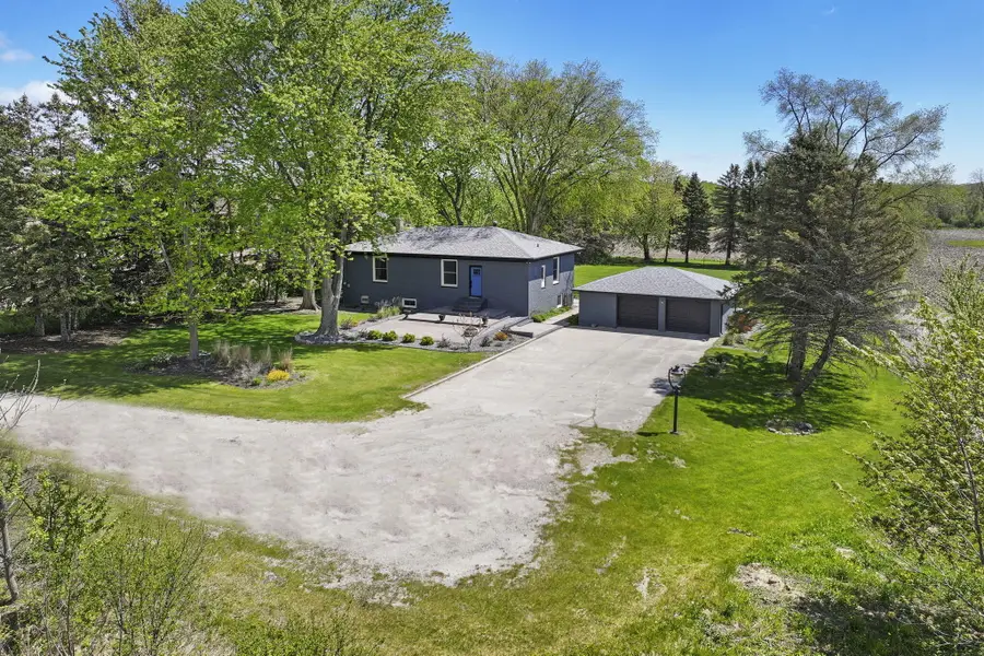 6739 Sportsman Dr, Caledonia, WI 53402 - #2