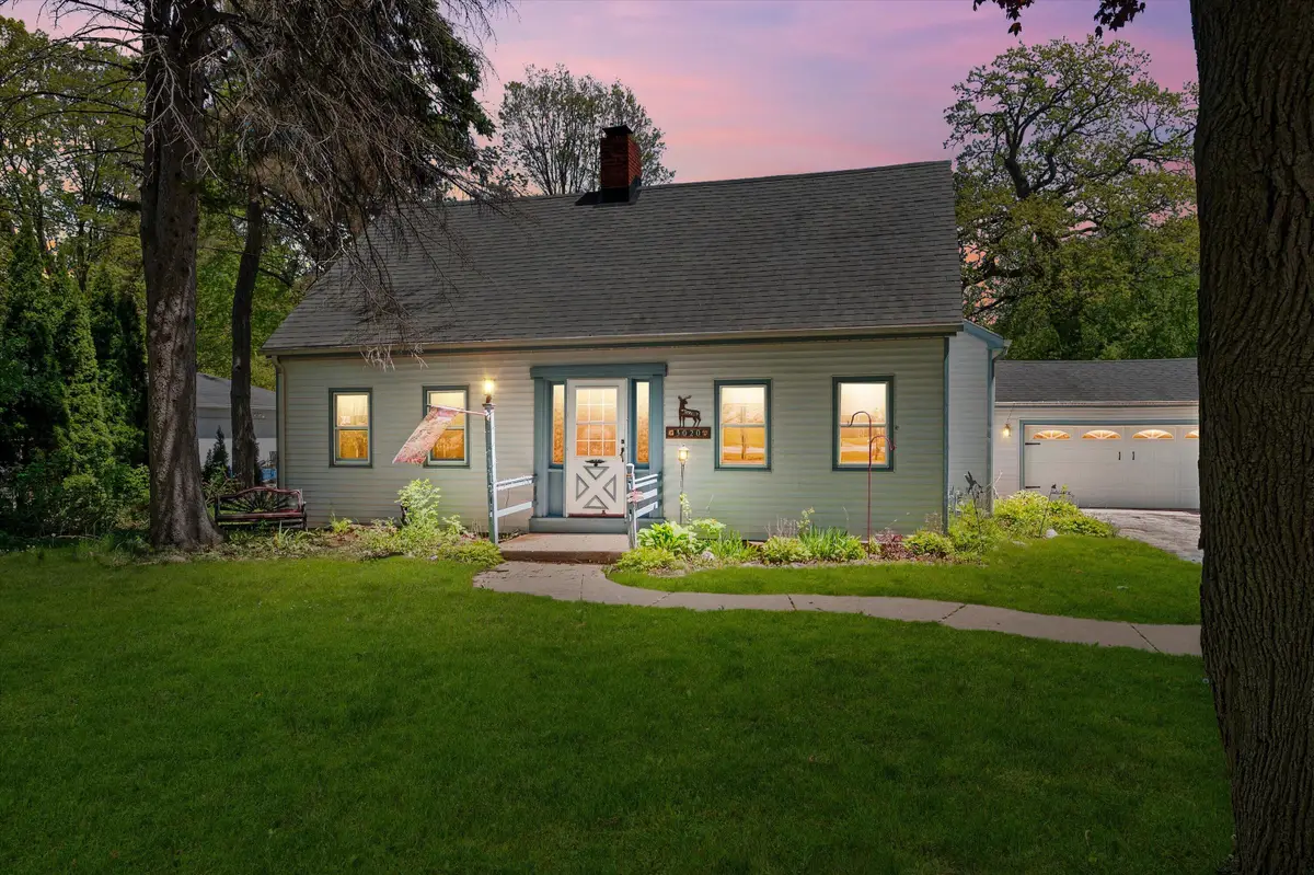 3020 S 124th St, West Allis, WI 53227 - #1
