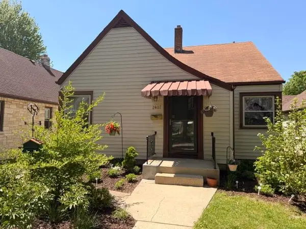 2407 S 78th St, West Allis, WI 53219