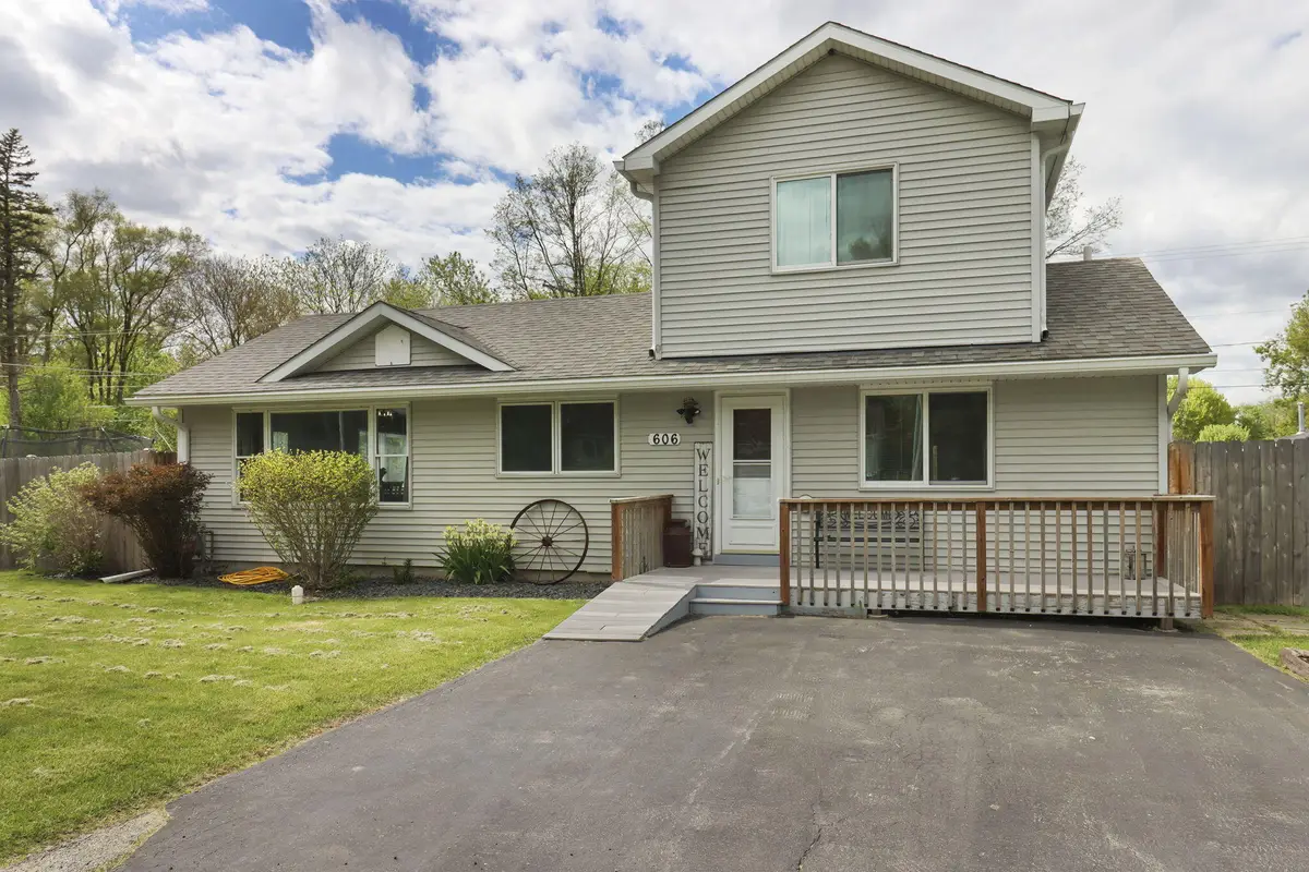 606 Gatewood Dr, Twin Lakes, WI 53181 - #1