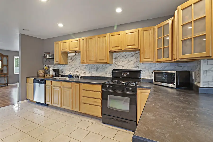 606 Gatewood Dr, Twin Lakes, WI 53181 - #2