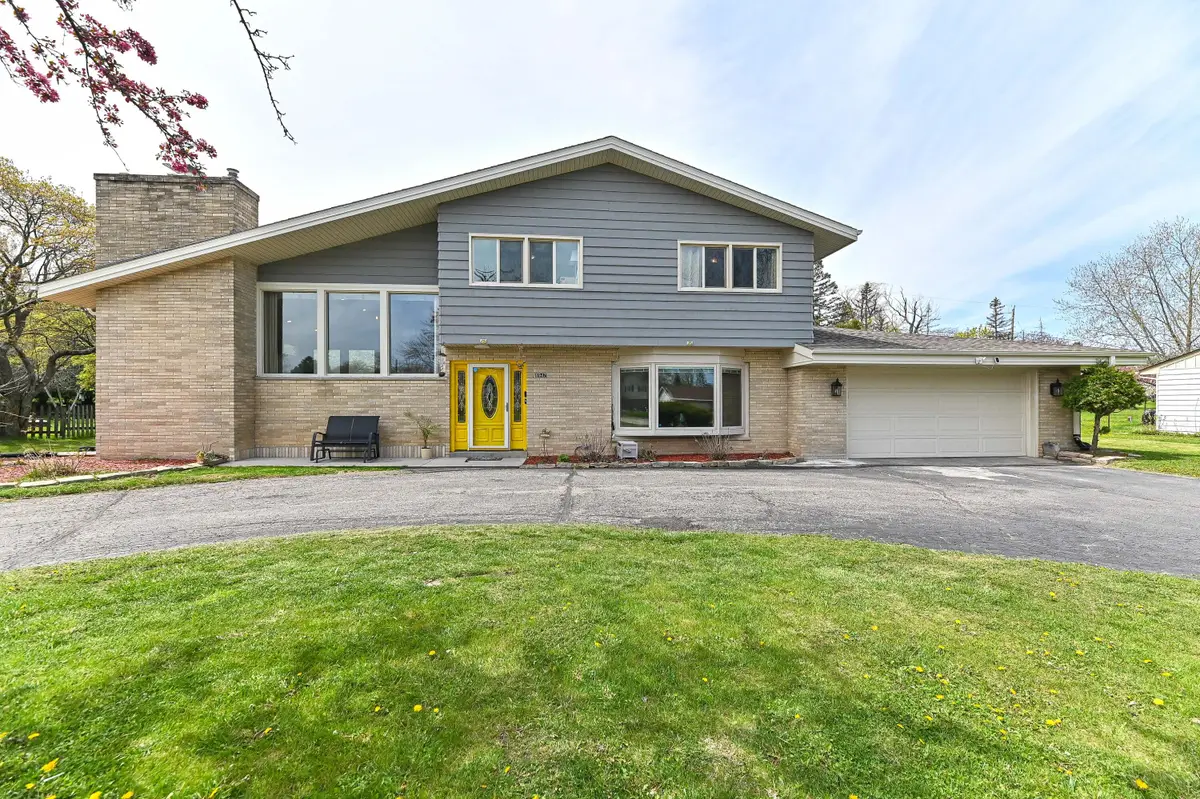 8947 N Santa Monica Blvd, Bayside, WI 53217 - #1
