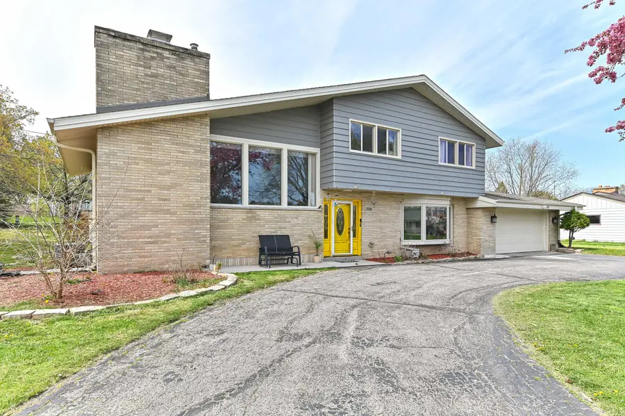 8947 N Santa Monica Blvd, Bayside, WI 53217 - #2