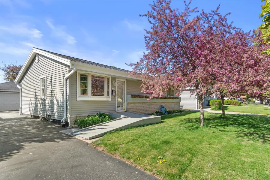 8613 W Ohio Ave, Milwaukee, WI 53227 - #2
