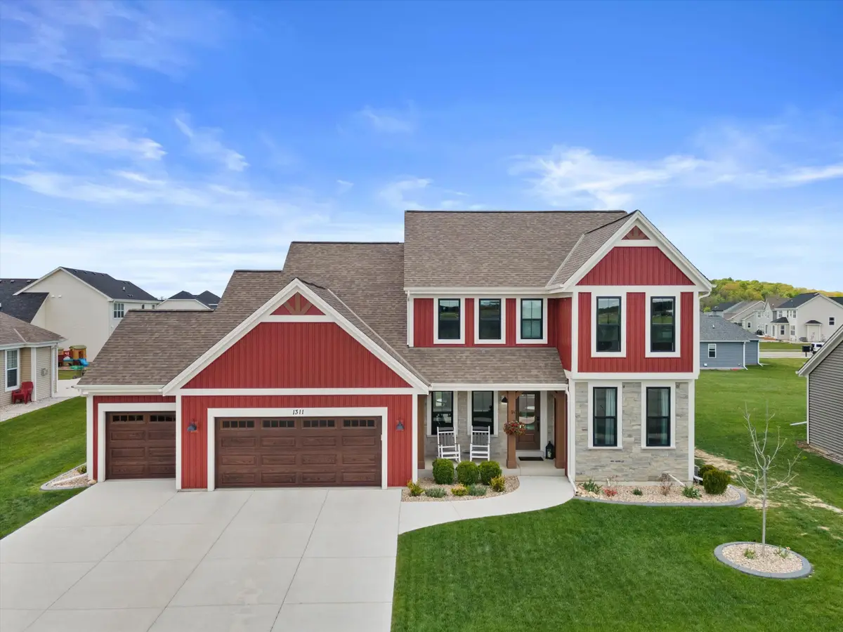 1311 Whalen Dr, Oconomowoc, WI 53066 - #1