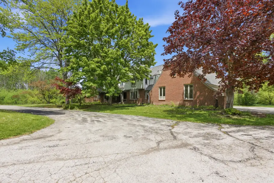 9090 N Green Brook Rd, River Hills, WI 53217 - #2