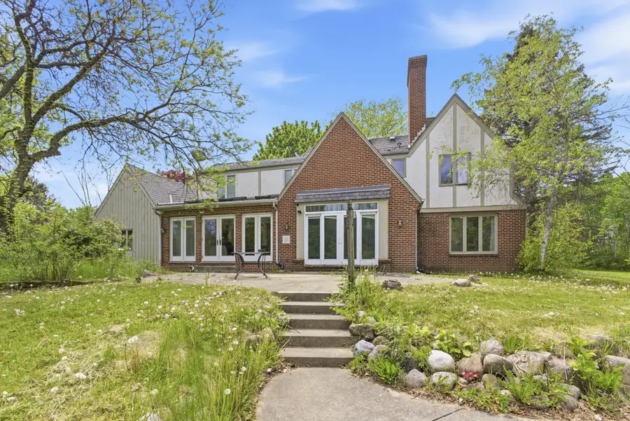9090 N Green Brook Rd, River Hills, WI 53217 - #3