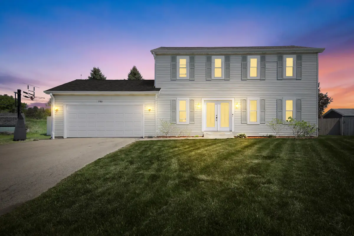 780 W Cardinal Cir, Oak Creek, WI 53154 - #1