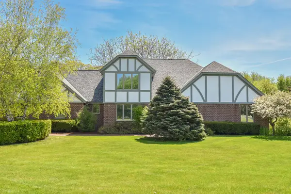 W306S2834 Wild Berry Ln, Genesee, WI 53188