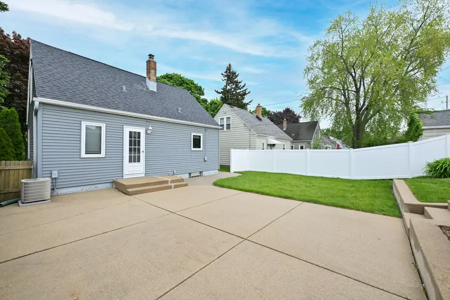3131 S Burrell St, Milwaukee, WI 53207 - #3