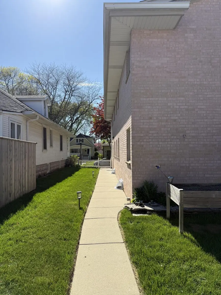 4536 N Larkin St, Shorewood, WI 53211 - #3