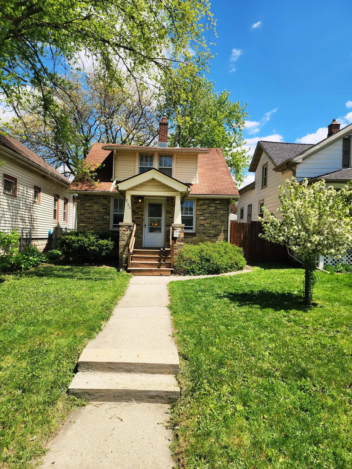 2126 S 77th St, West Allis, WI 53219 - #1