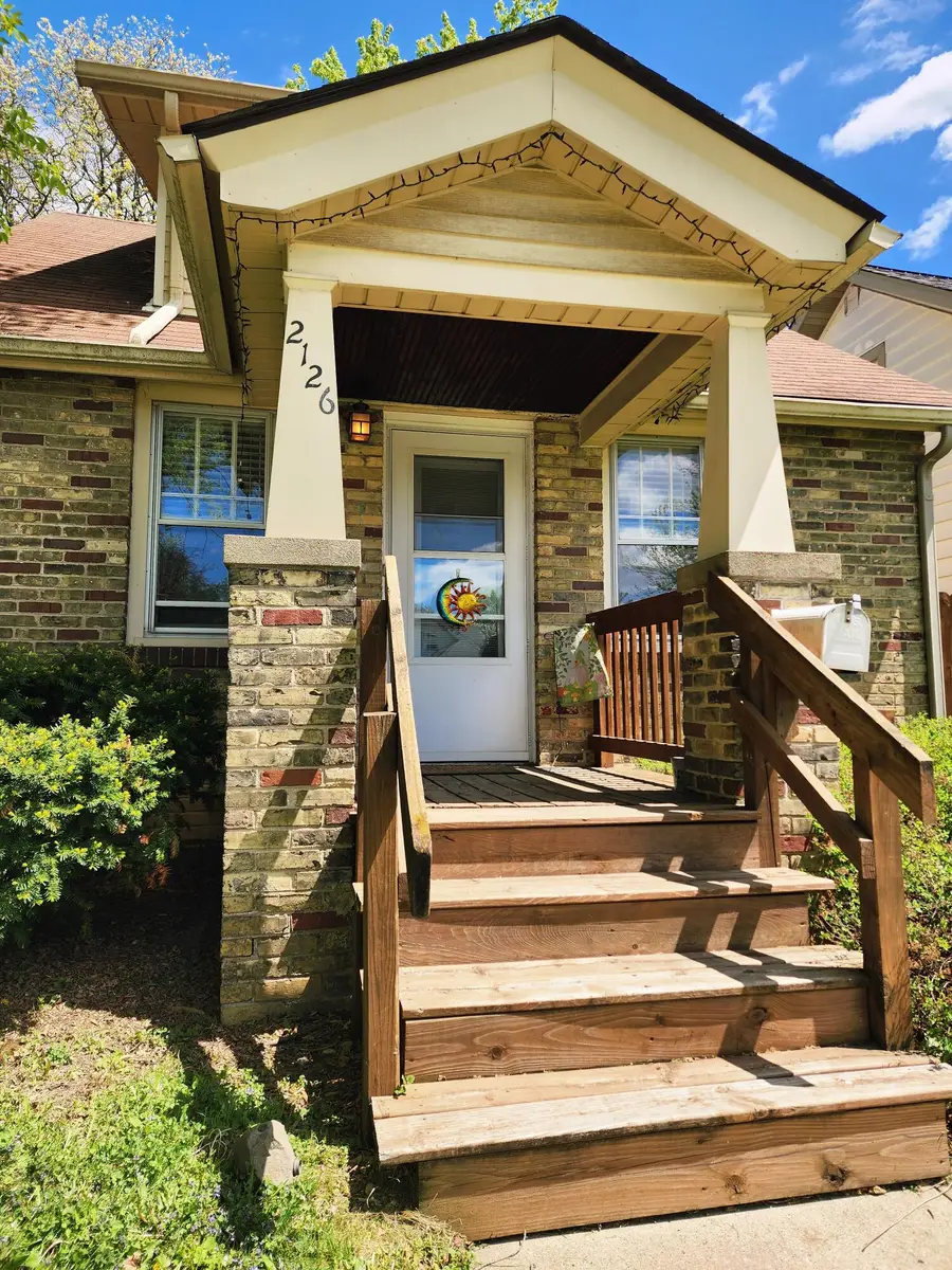 2126 S 77th St, West Allis, WI 53219 - #2