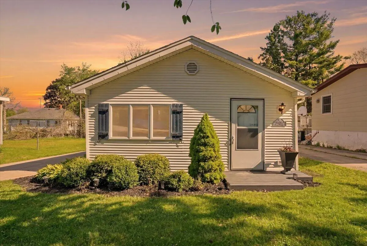30024 Mound Dr, Burlington, WI 53105 - #1