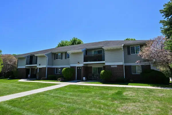 N110W16973 Ashbury Cir, Germantown, WI 53022