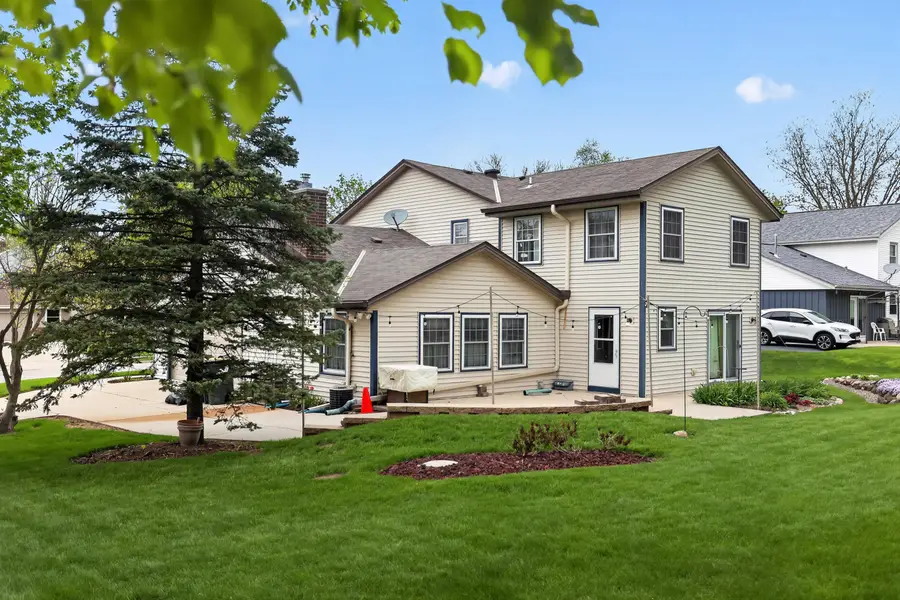 517 Cambridge Ave, Waukesha, WI 53188 - #3