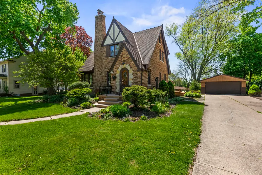 N88W15893 Park Blvd, Menomonee Falls, WI 53051 - #2