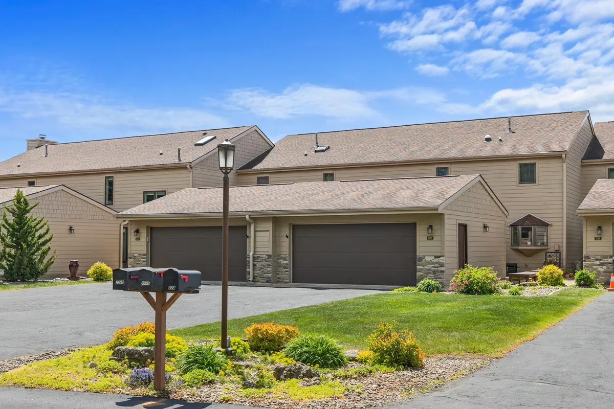 3328 Bayside Ct, La Crosse, WI 54601 - #1