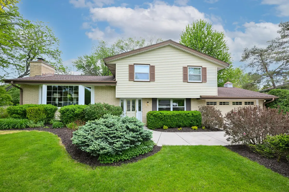 4490 Wessex Dr, Brookfield, WI 53045 - #1