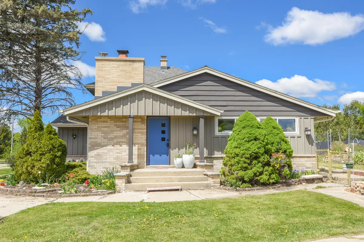 N48W16806 Lisbon Rd, Menomonee Falls, WI 53051 - #1