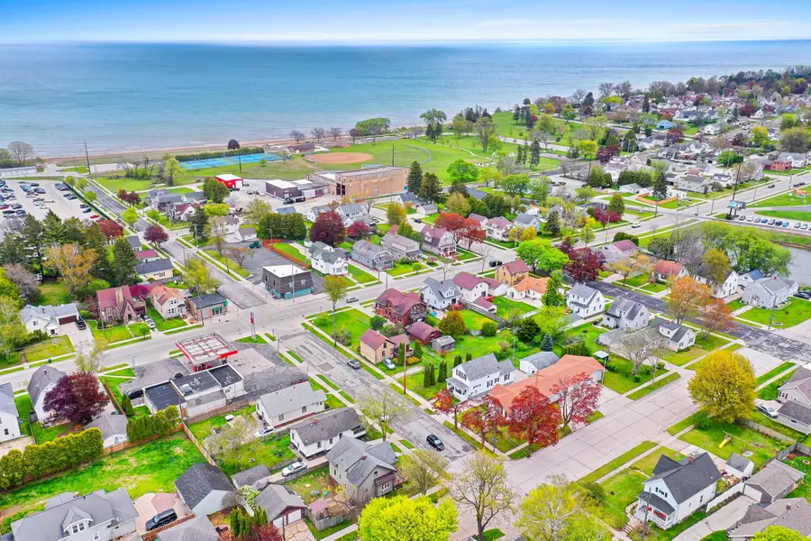 1015 Green St, Manitowoc, WI 54220 - #2