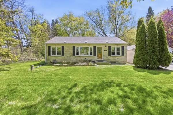 12215 W Mcshane Rd, Franklin, WI 53132