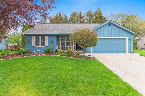 3718 Shepherd Ln, Manitowoc, WI 54220
