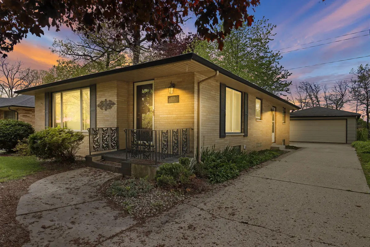 5025 Harrison Rd, Pleasant Prairie, WI 53142 - #1