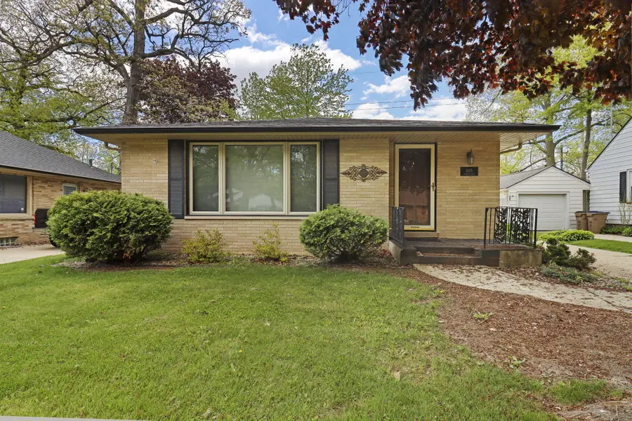 5025 Harrison Rd, Pleasant Prairie, WI 53142 - #2