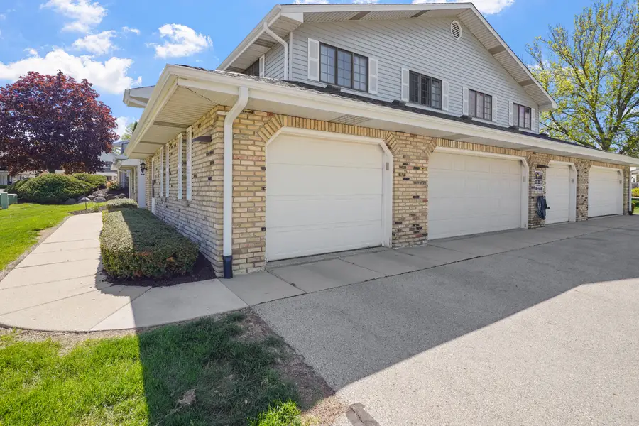 1419 Sun Valley Dr, Mount Pleasant, WI 53406 - #2