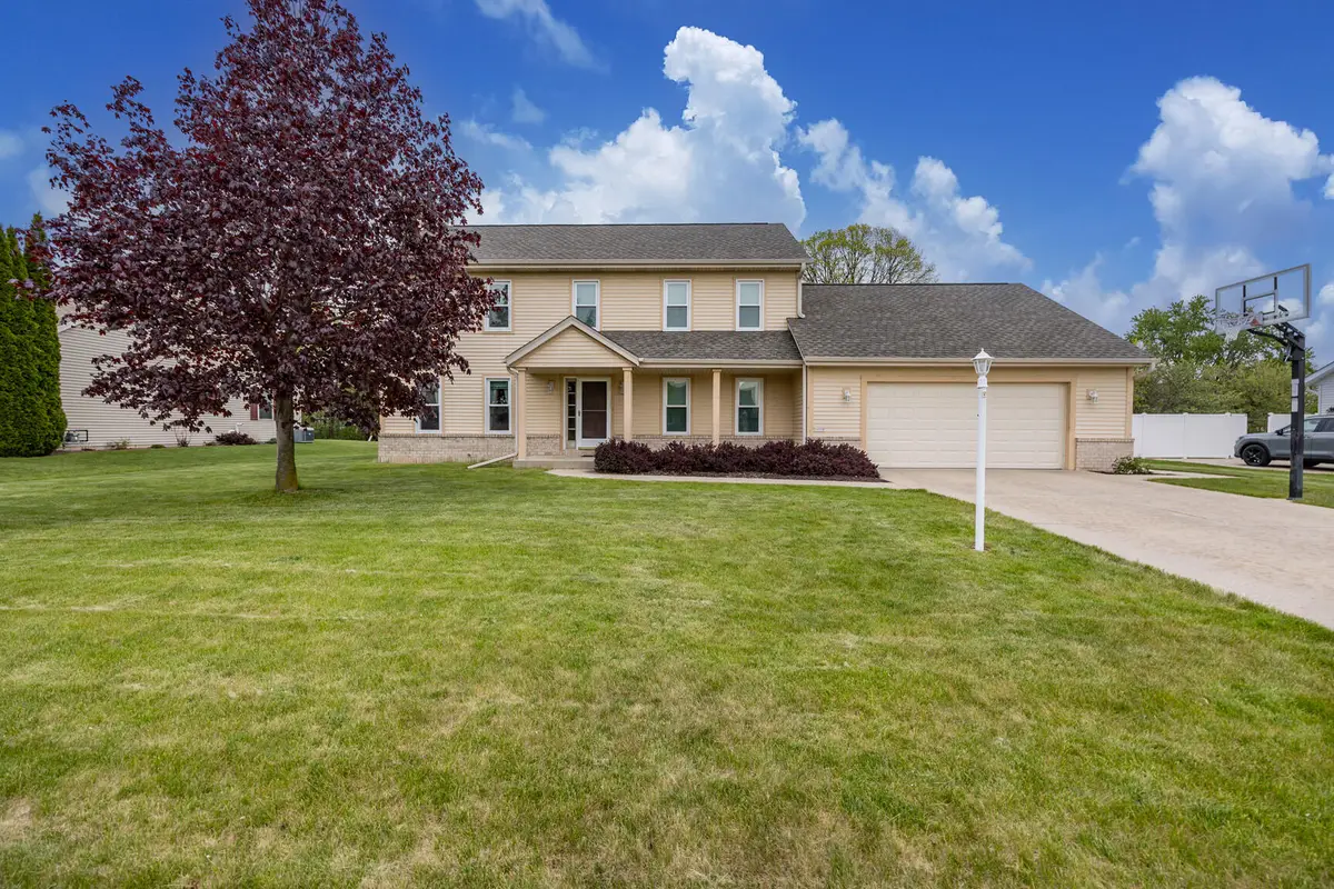 1440 W Mario Ln, Oak Creek, WI 53154 - #1