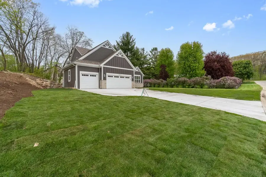 W221N3075 Greenwood Rd, Pewaukee, WI 53186 - #2