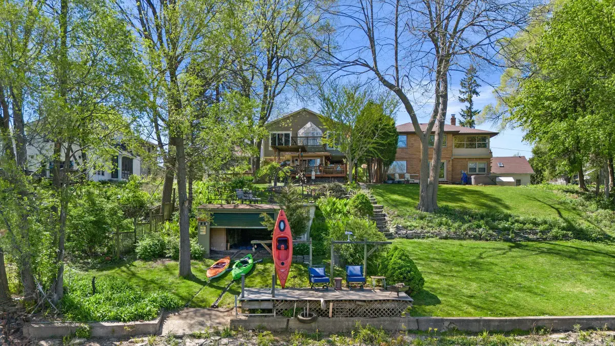 1008 W Eula Ct, Glendale, WI 53209 - #1
