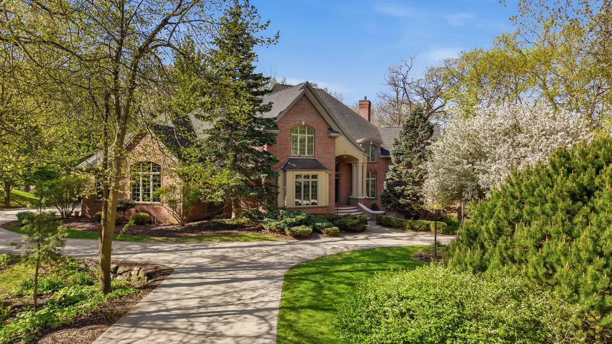 384 Ledgewood Dr, Fond Du Lac, WI 54937 - #1