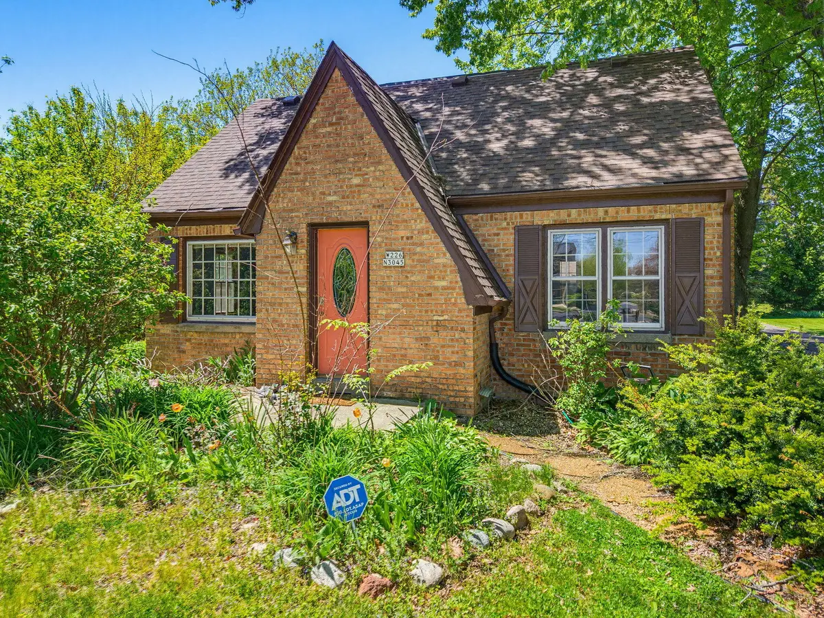 W226N3045 Duplainvlle Rd, Pewaukee, WI 53186 - #1