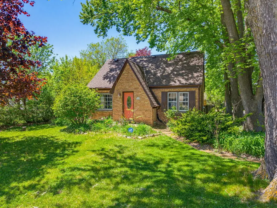 W226N3045 Duplainvlle Rd, Pewaukee, WI 53186 - #2