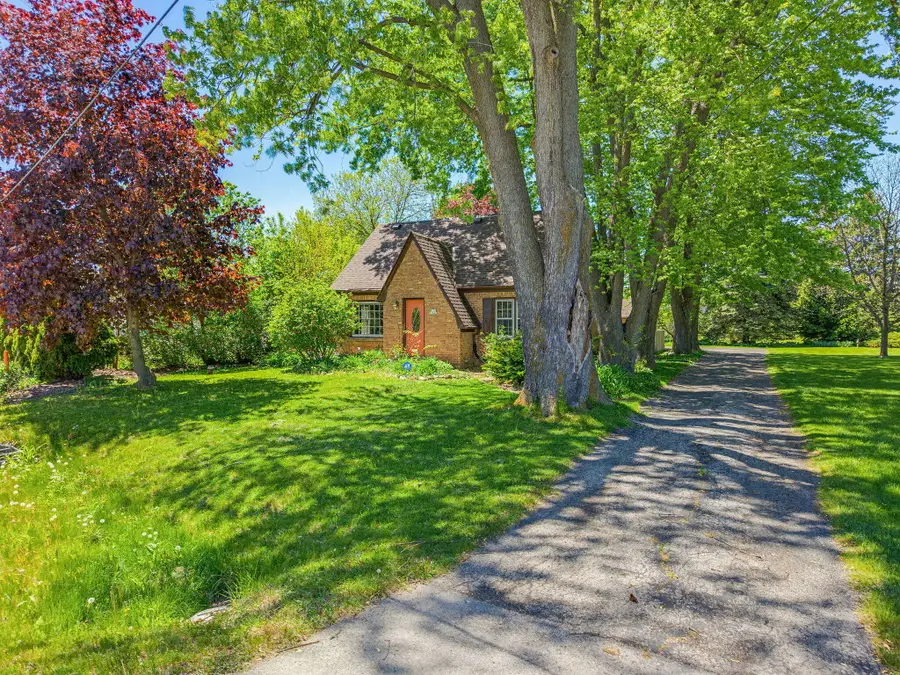 W226N3045 Duplainvlle Rd, Pewaukee, WI 53186 - #3