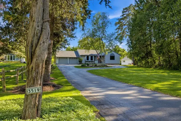 3519 Nagawicka Rd, Delafield, WI 53029